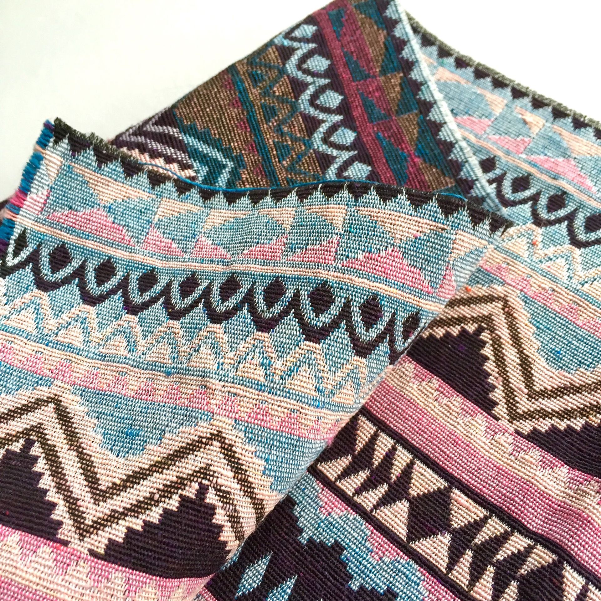 厂家 条纹提花布 民族服装短裙鞋材沙发靠垫箱包特色窗帘面料