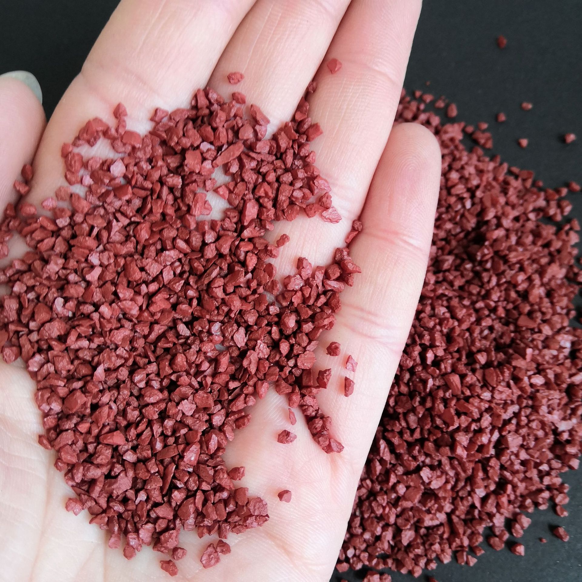 彩色陶瓷颗粒 防滑路面骨料用陶瓷颗粒 绿色陶瓷颗粒