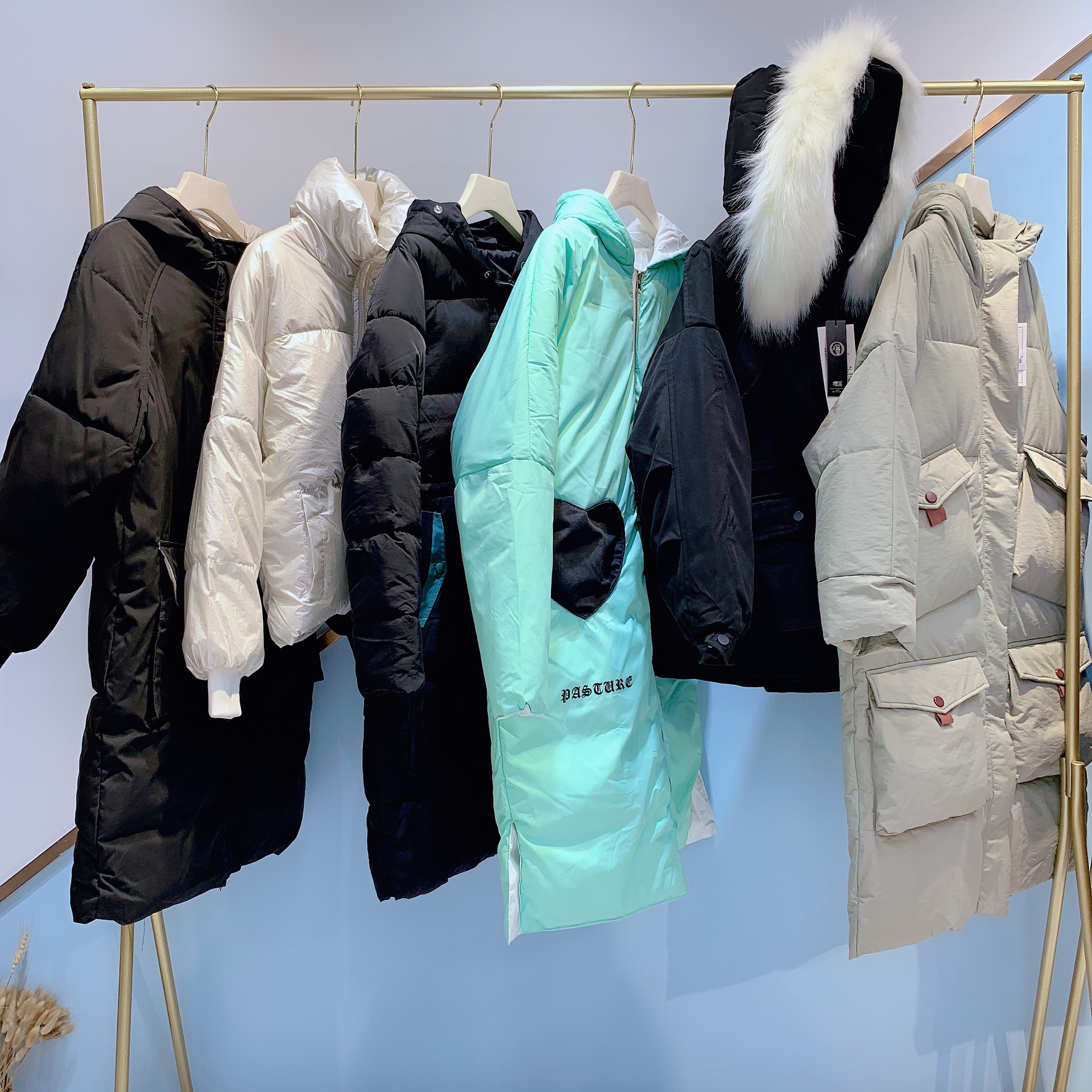 播牌 大码女装 杭州四季青 品牌折扣 走份尾货 原创设计师 羽绒服