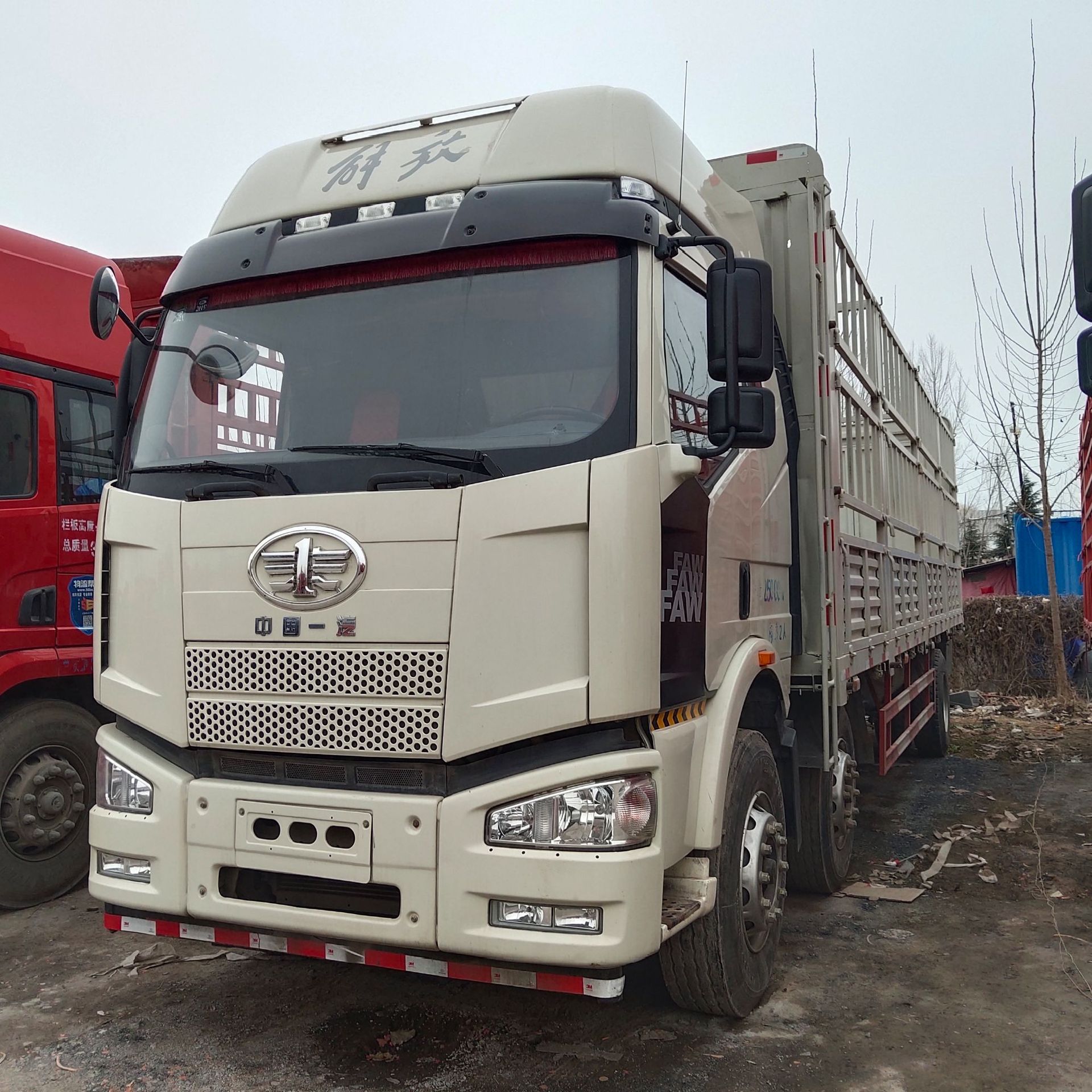 17年解放仓栏货车 九米六前四后八高栏车 二手9.