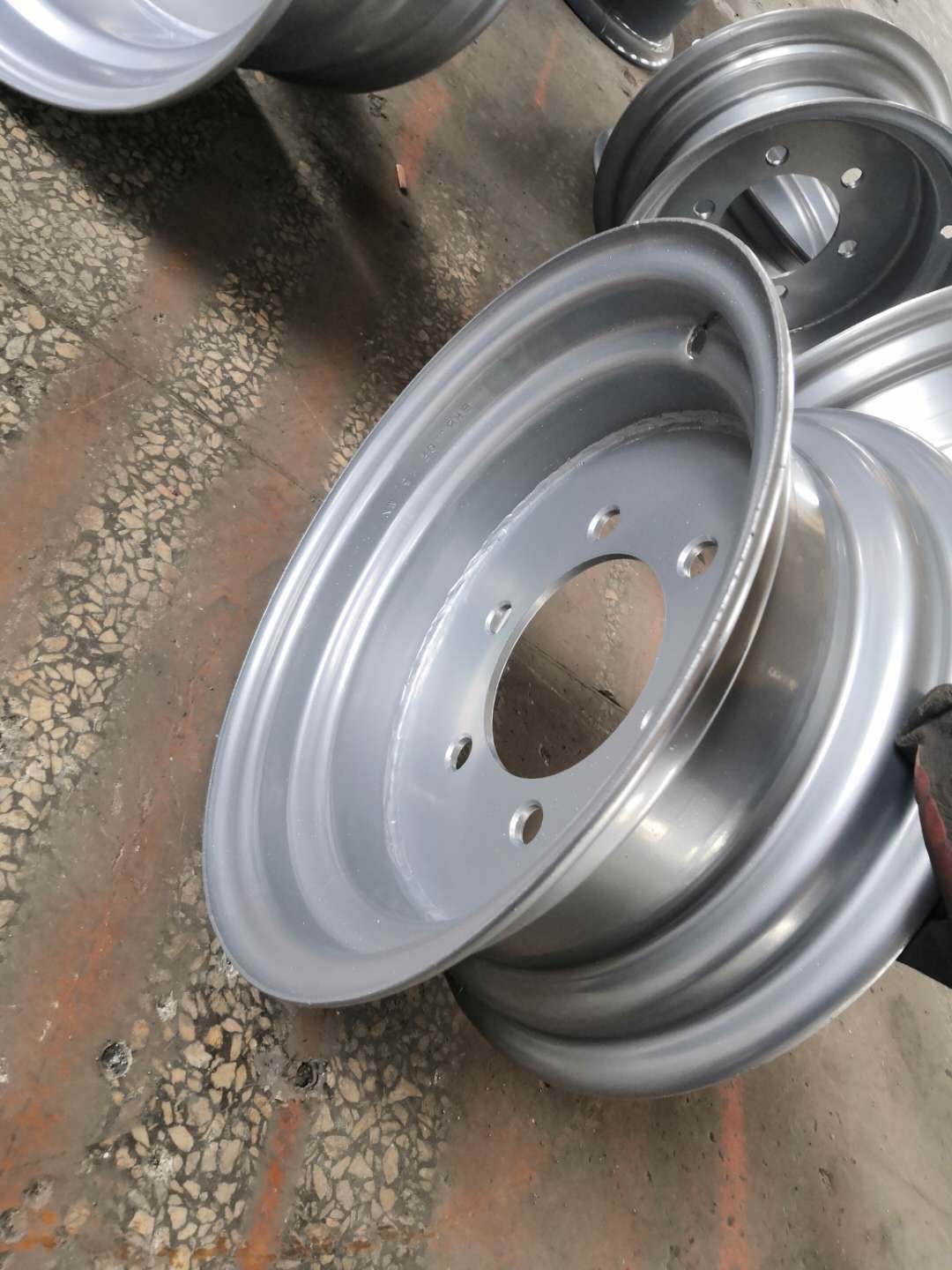 货车钢圈6*15配215/75r15轮胎供应轮辋厂家直供农机工程钢圈轮毂