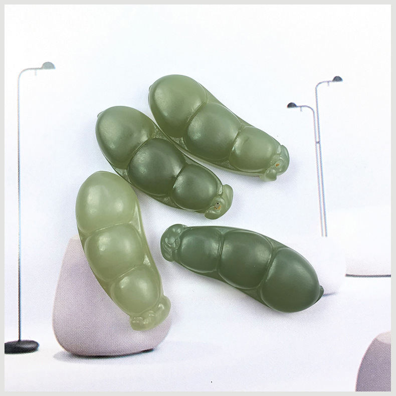 批发天然复古哑光雕刻和田碧玉四季豆吊坠和田玉福豆项坠厂家直供