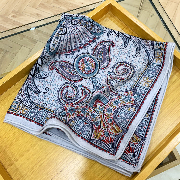 经典佩斯利意大利腰果花黑红配色140cm丝羊绒大方巾秋冬保暖围巾