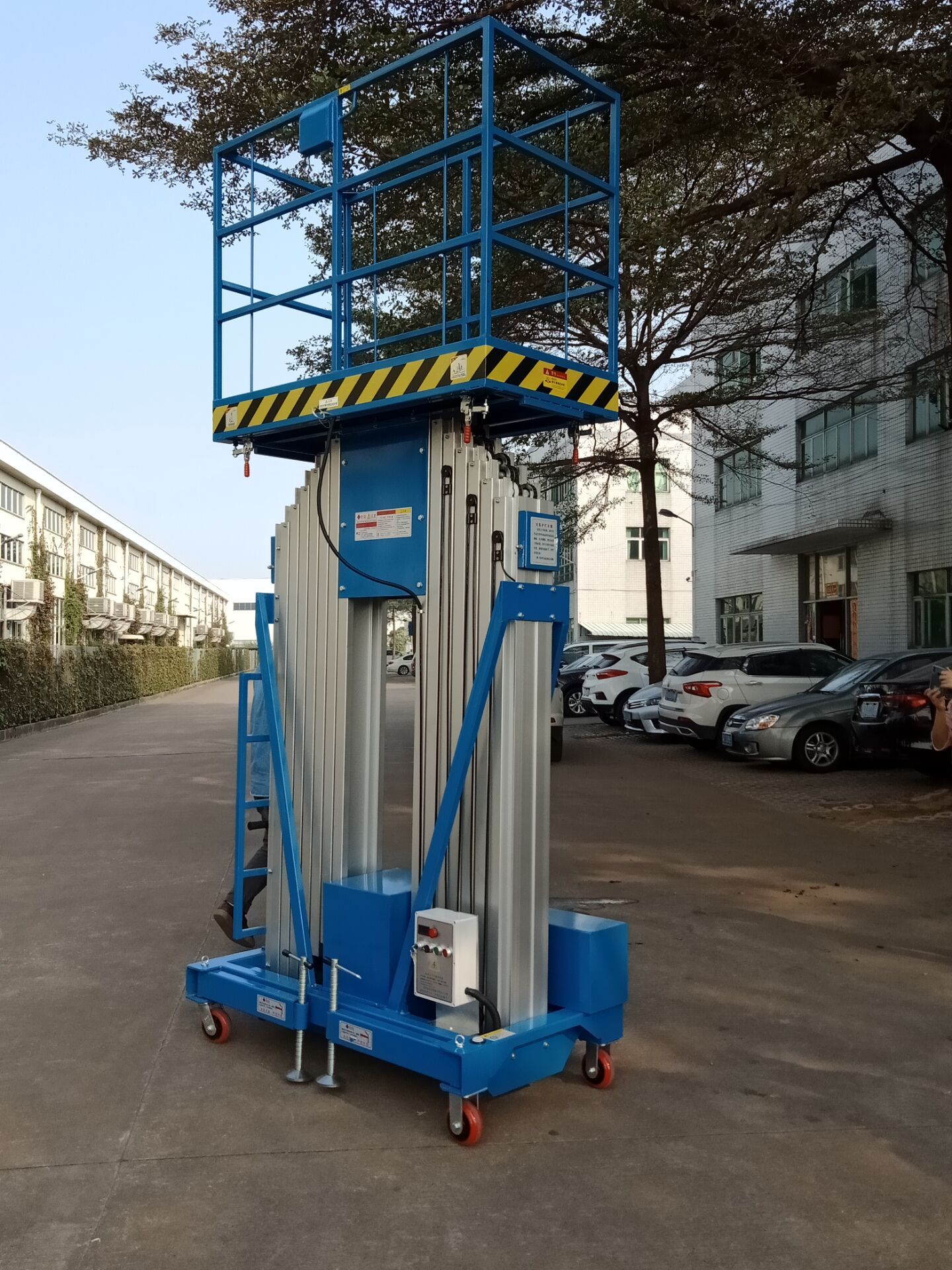 移动高空作业升降平台电动液压双桅铝合金升降机