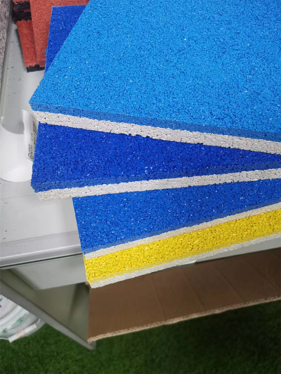 热销epdm橡胶颗粒 epdm颗粒塑胶跑道 现浇新国标环保epdm安全地垫