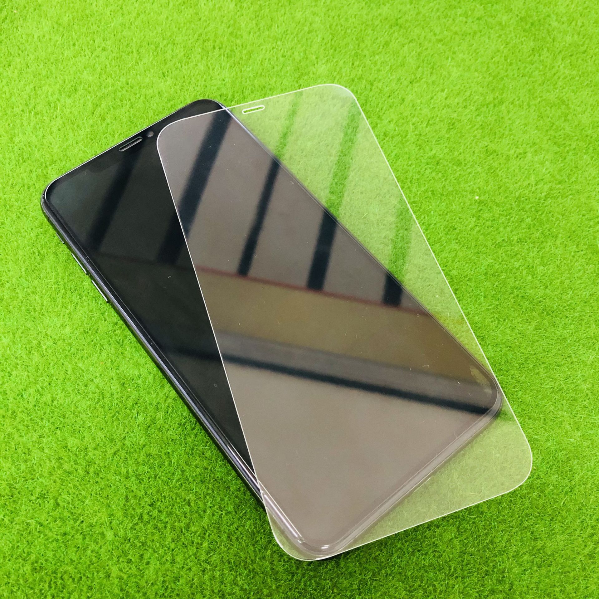 本公司专业生产 手表玻璃膜,手机钢化玻璃膜,平板电脑钢化玻璃膜.