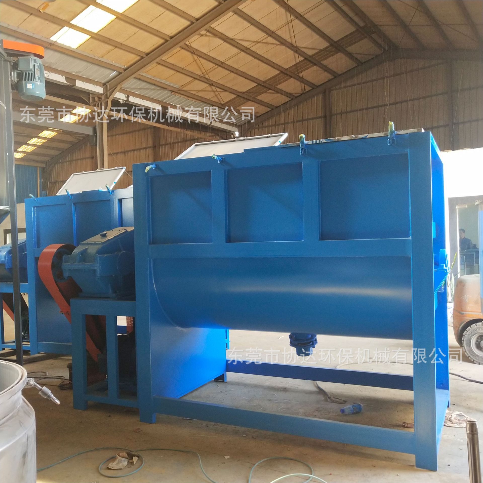 大型养殖场饲料混合搅拌机1吨饲料搅拌机卧式饲料粉碎搅拌机