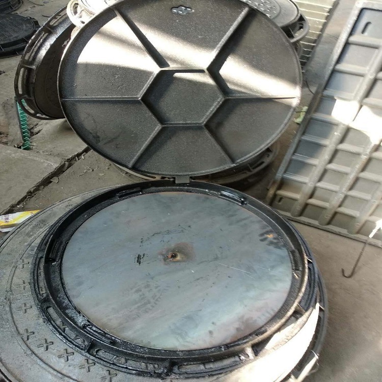 山东厂家现货新品批发轻重型玻璃钢或铁子盖的球墨铸铁双层井盖