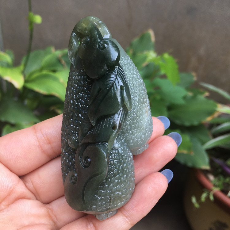 天然 新疆和田玉 籽料 带翠 俏色巧雕 沙枣青 飞黄腾达 玉器把件