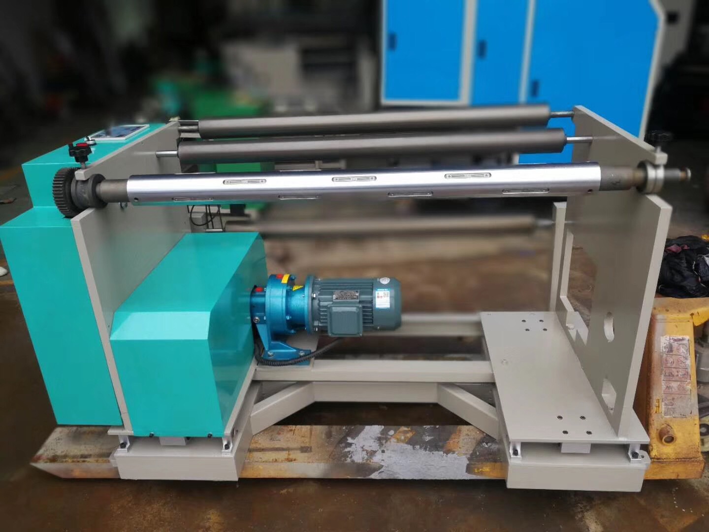 新款全自动收卷机 采用电脑张力控制 纠偏控制 通用收卷 收卷整齐