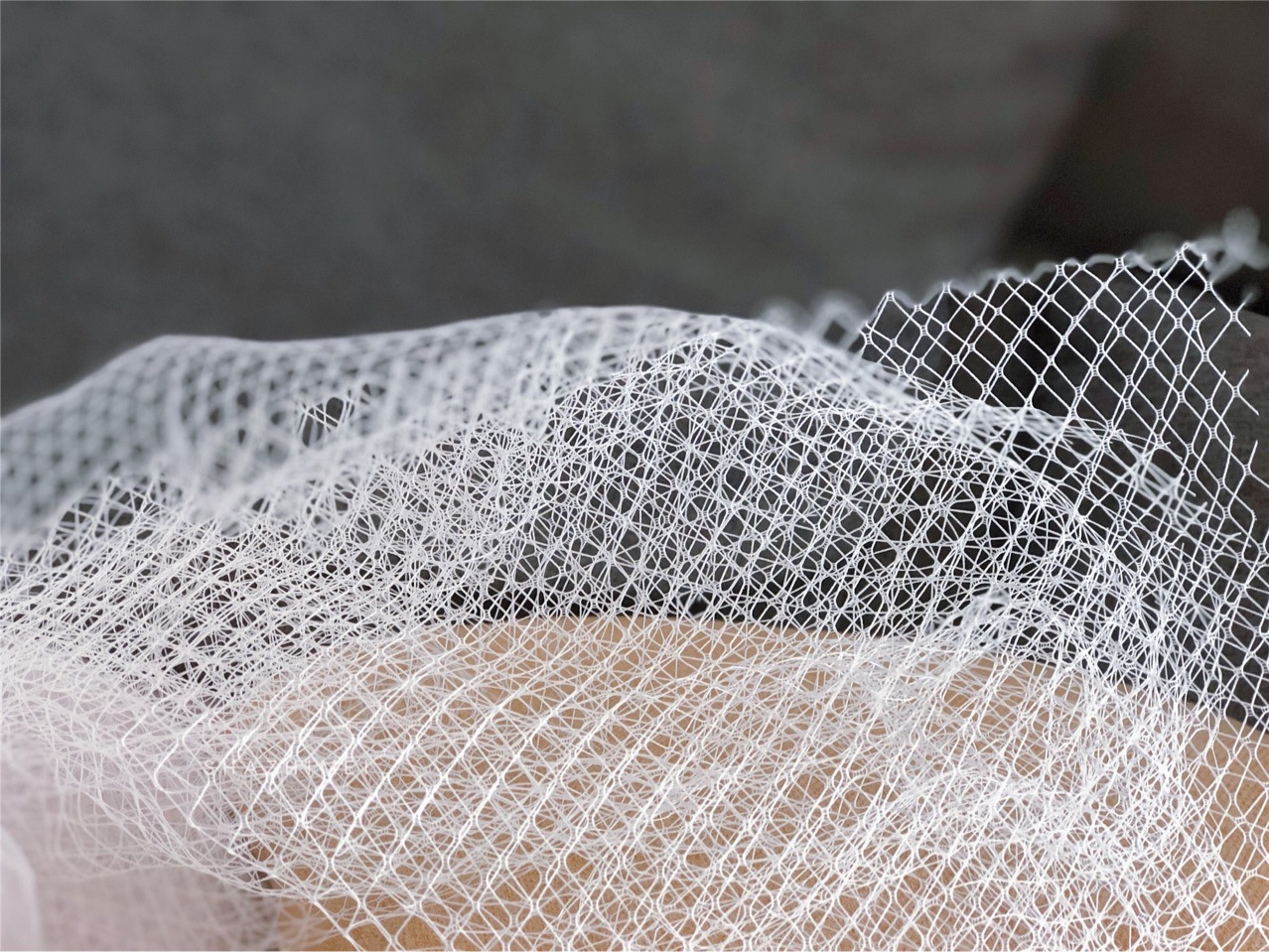 大网眼菱形网眼纱手工制作材料黑白红色透明镂空头纱礼帽硬网纱