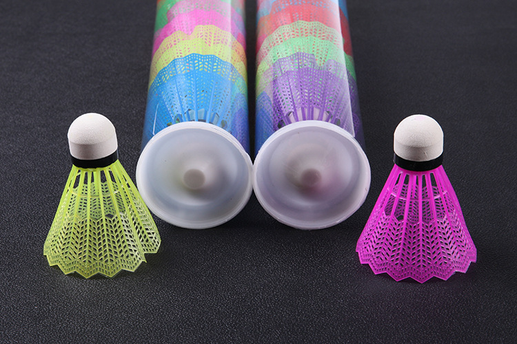 厂家直销12只装一桶尼龙羽毛球彩色塑料羽球训练用球支持一件代发