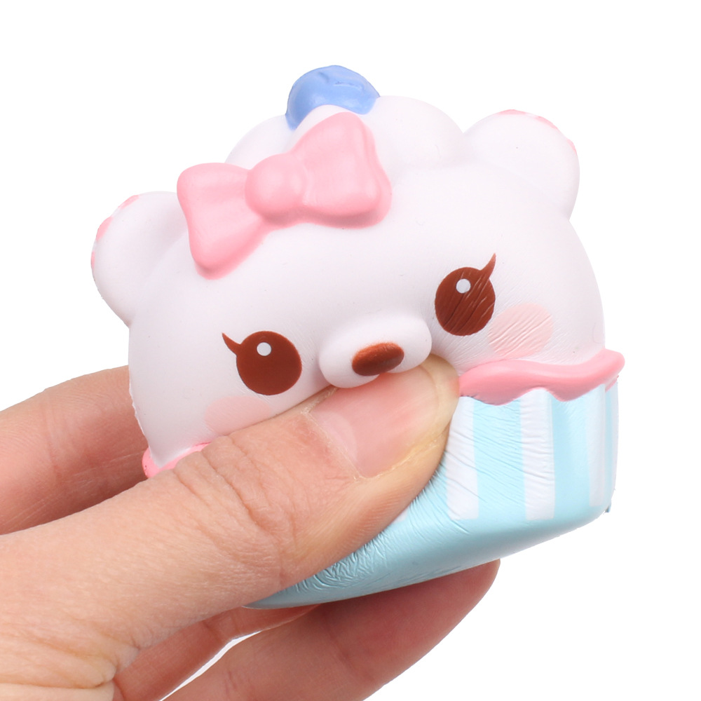 pu盲盒萌芽熊蛋糕造型熊小白造型慢回弹玩具