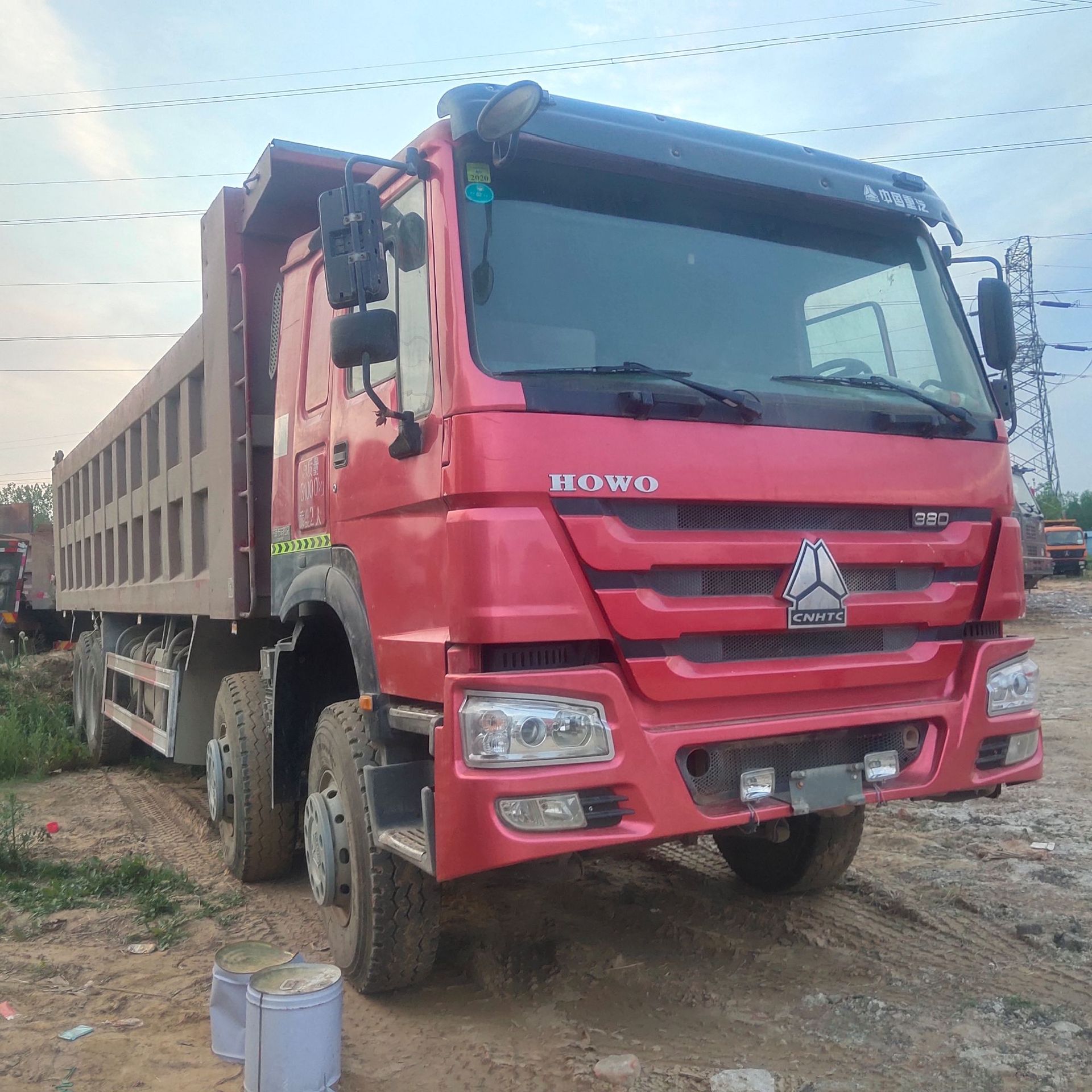 二手国五重汽豪沃前四后八自卸车价格380马力85米大箱支持分期