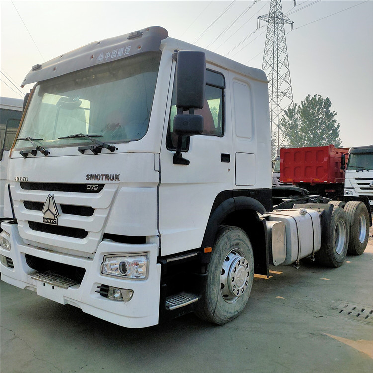 出口二手半挂牵引车 重汽豪沃牵引车拖头 375马力 牵引半挂车