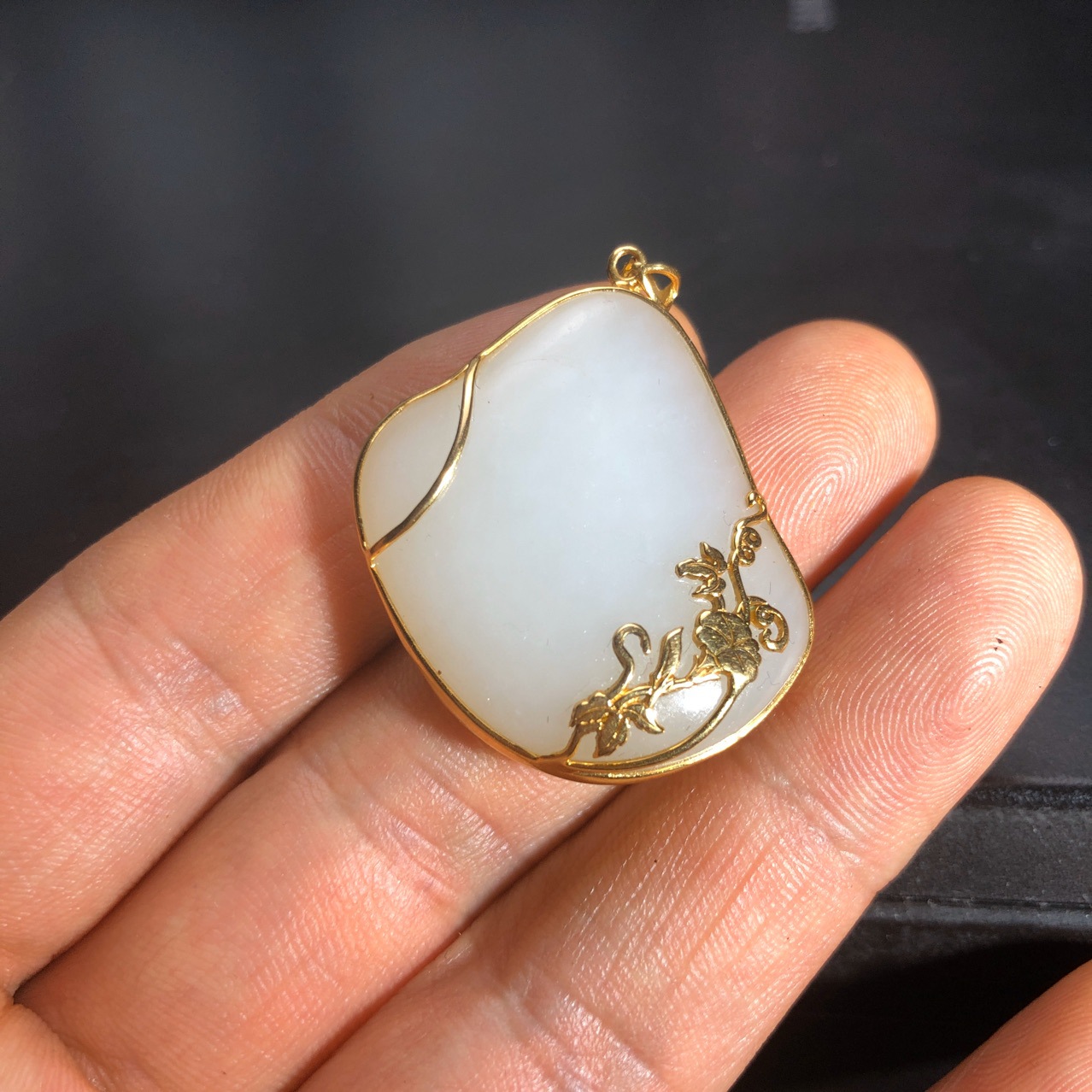 新疆和田玉籽料羊脂玉原皮18k金包镶吊坠工艺品项链厂家一件代发