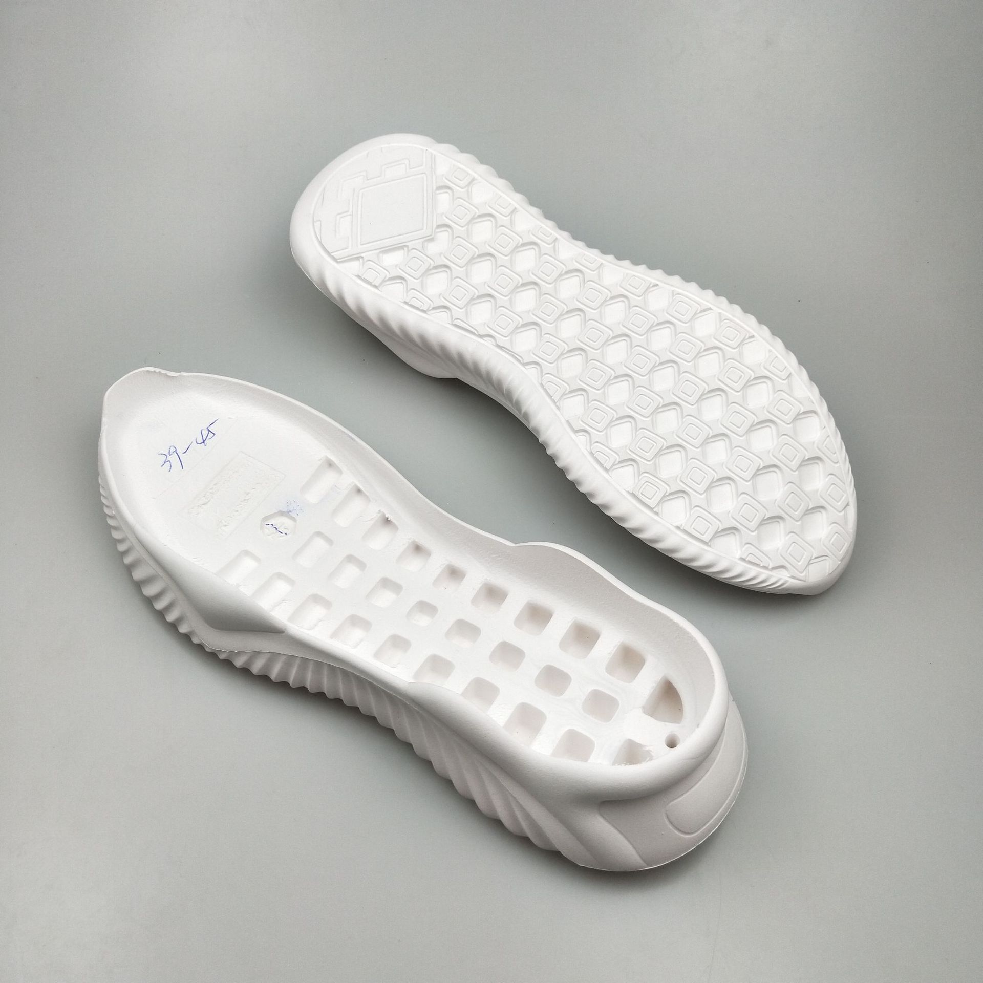 【源头工厂】直销批发秋冬季新款运动鞋底 橡塑发泡男装运动鞋底