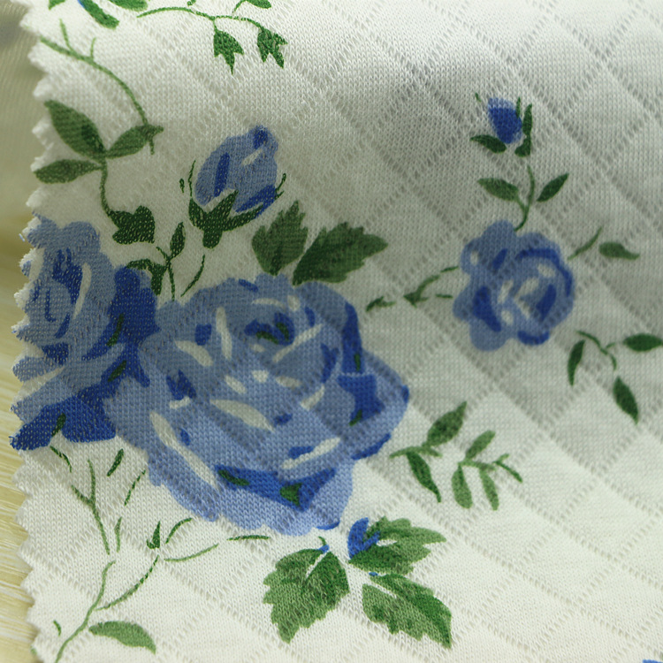 涂料印花空气层针织纬编提花小菱形夹丝布白底印花空气层服装面料