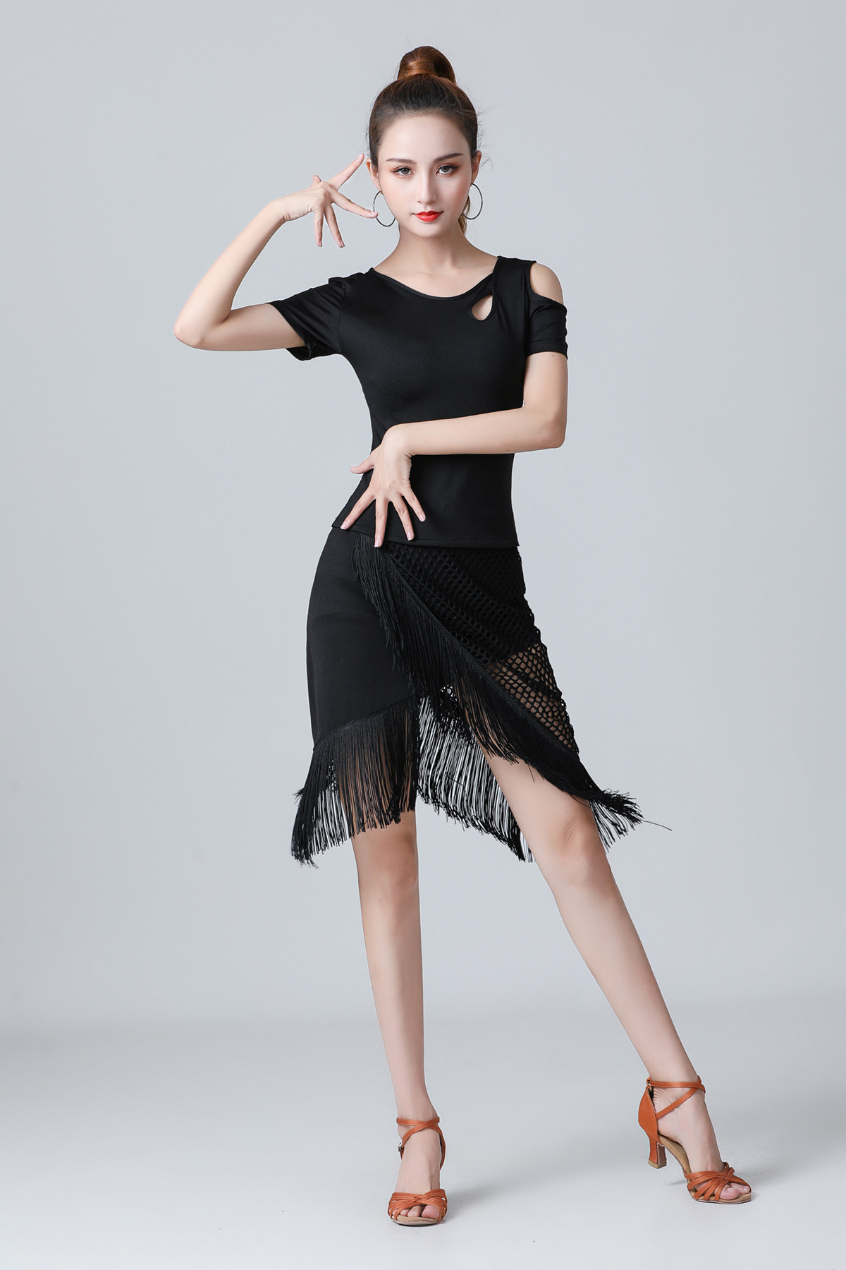 成人摩登舞女士拉丁舞成年性感交谊舞t恤修身显瘦露肩上衣练功服