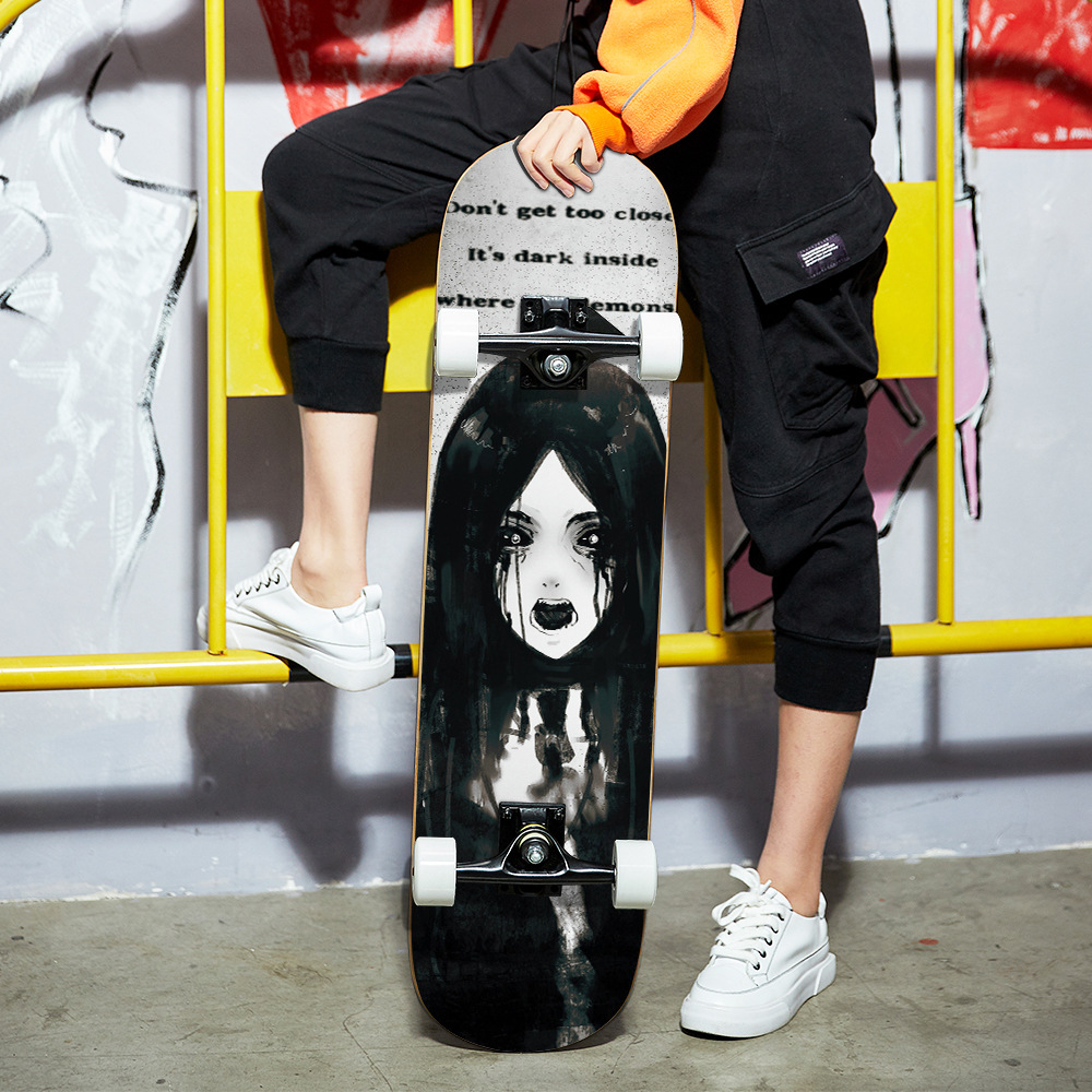 一件代发专业花式短板双翘滑板四轮滑板成人枫木小滑板8寸sup me