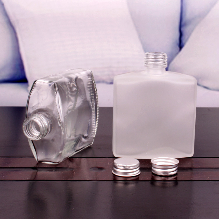 现货批发透明玻璃小酒瓶200ml扁酒瓶二锅头白酒瓶密封原酿劲酒瓶