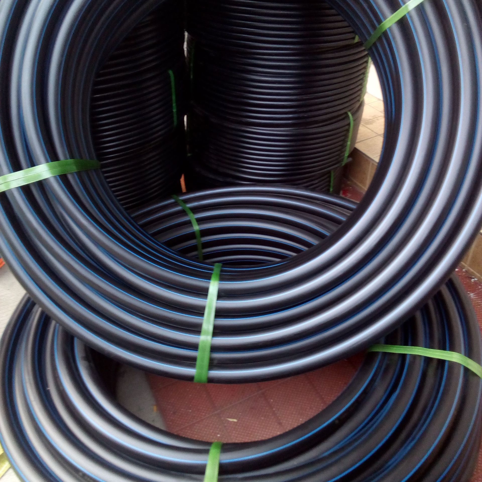 pe管pe给水管家庭用水农业灌溉pe盘管外径63mm16mpa壁厚58mm