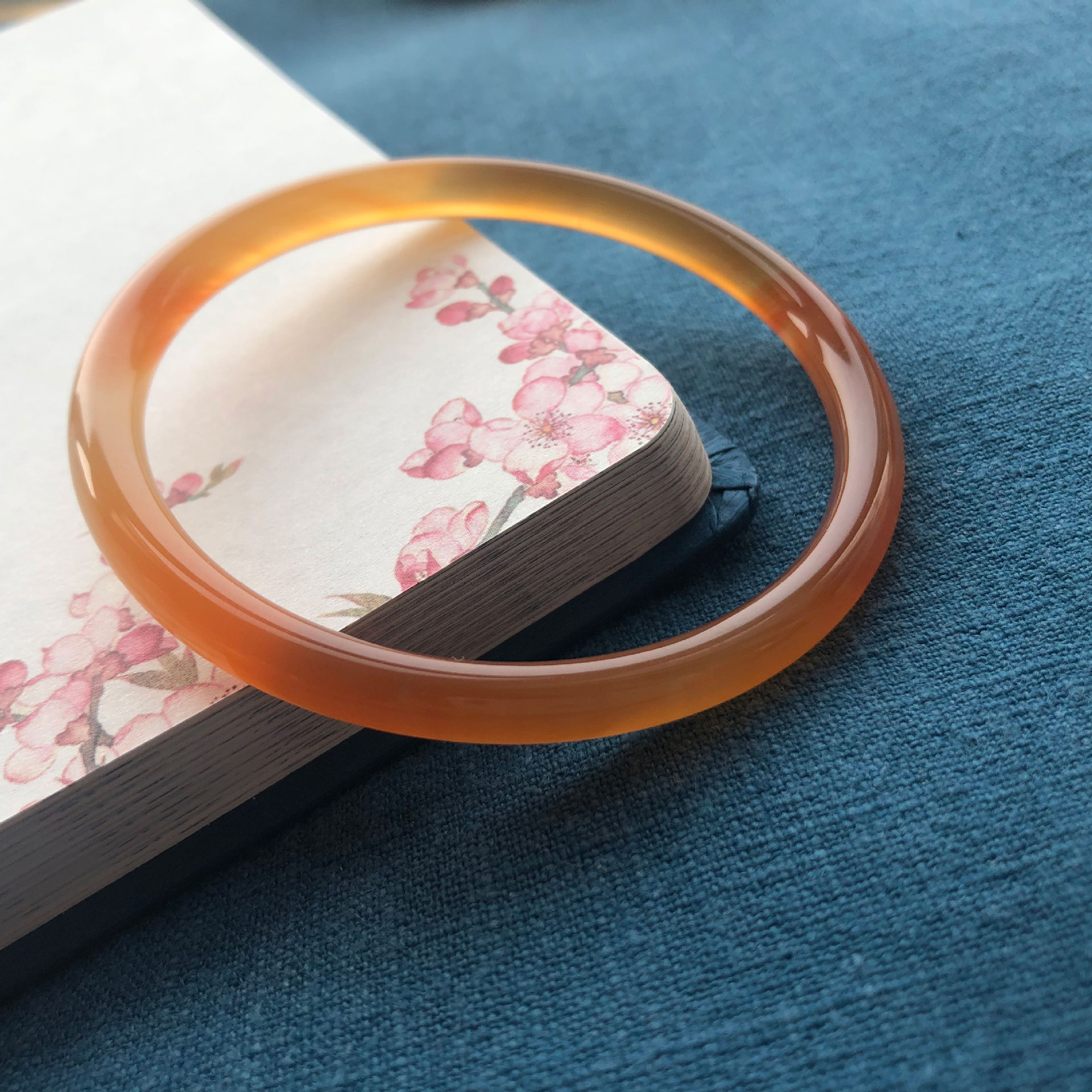 厂家批发巴西美人镯玉髓小圆条玛瑙俏色红手镯细镯子直播地摊货源