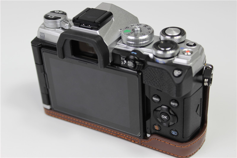 适用奥林巴斯em5 markiii相机包em5三3代皮套底座 保护半套摄影包