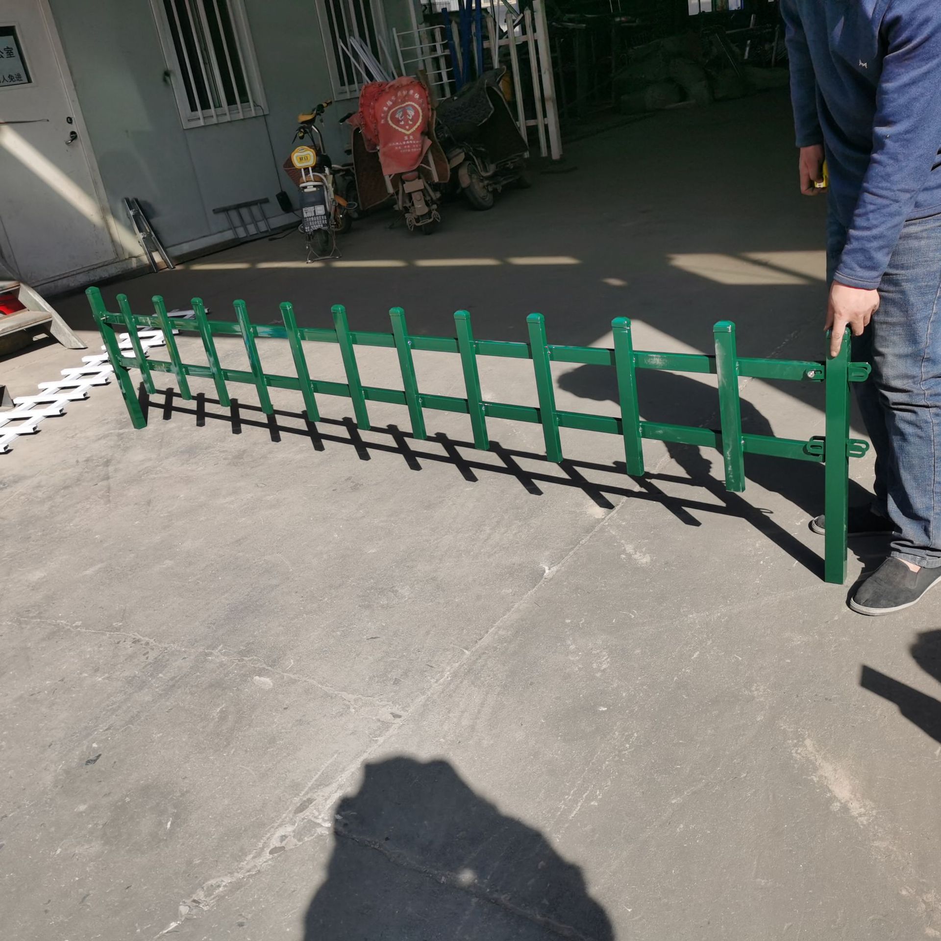 厂家现货公园园林小区草坪护栏pvc绿化带塑钢白色草坪护栏