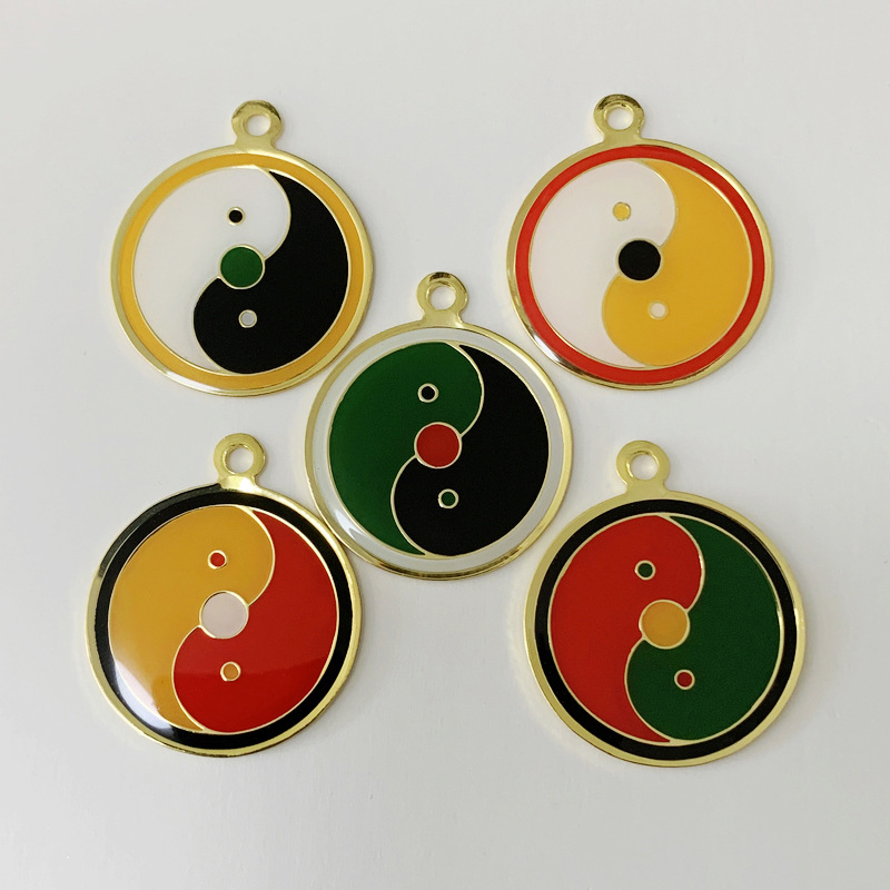 太极八卦胸章定制 万字徽章风水吊牌 万字符钱币纪念章厂家直销