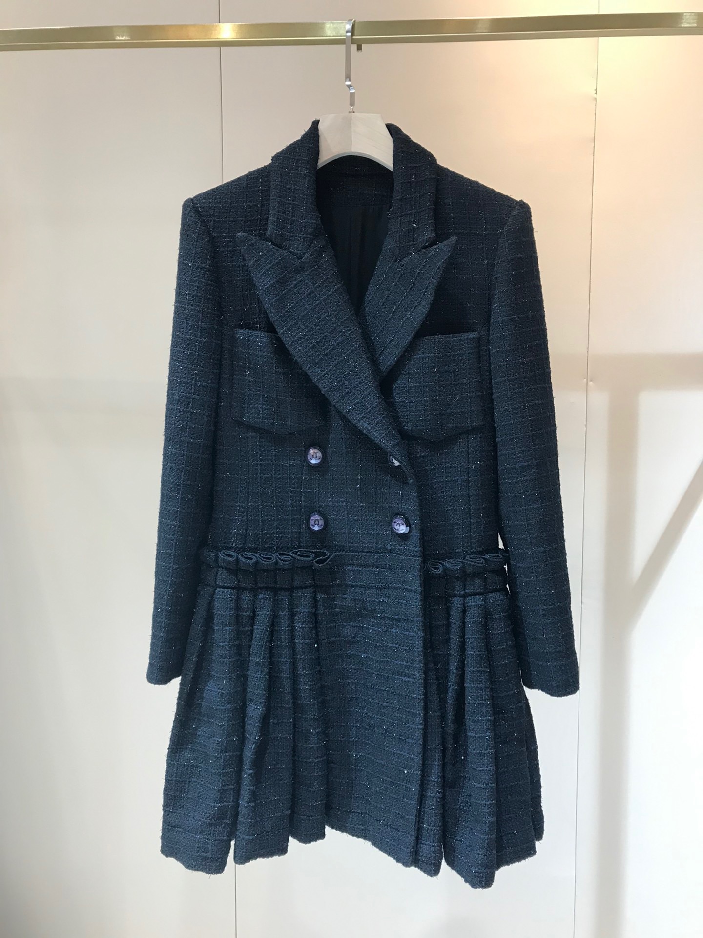 2020年秋季新款蓝黑色亮丝线真丝优雅大方下身压褶甜美西装连衣裙