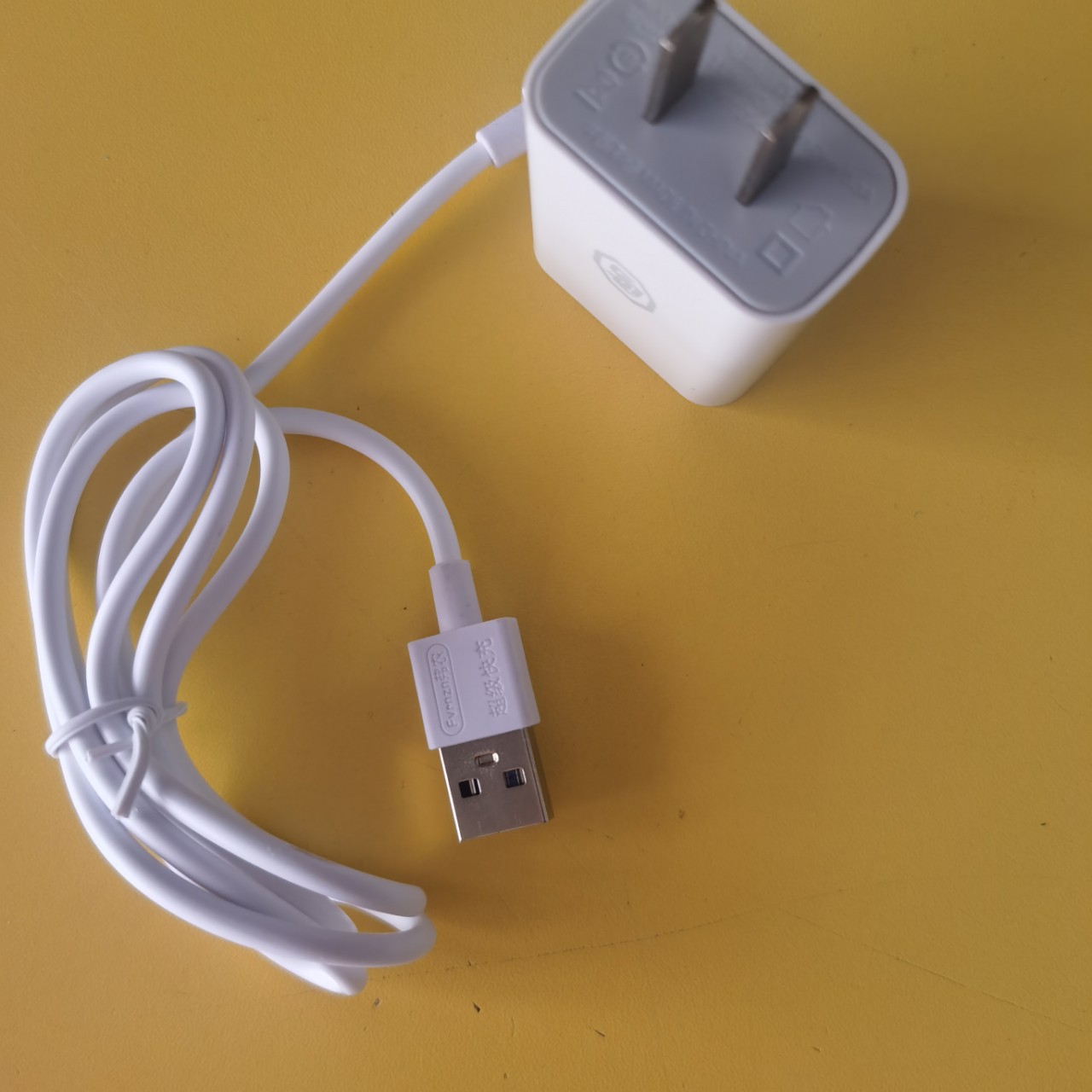 4a安卓智能通用充电器 v8口充电器 手机充电器通用安卓套装批发