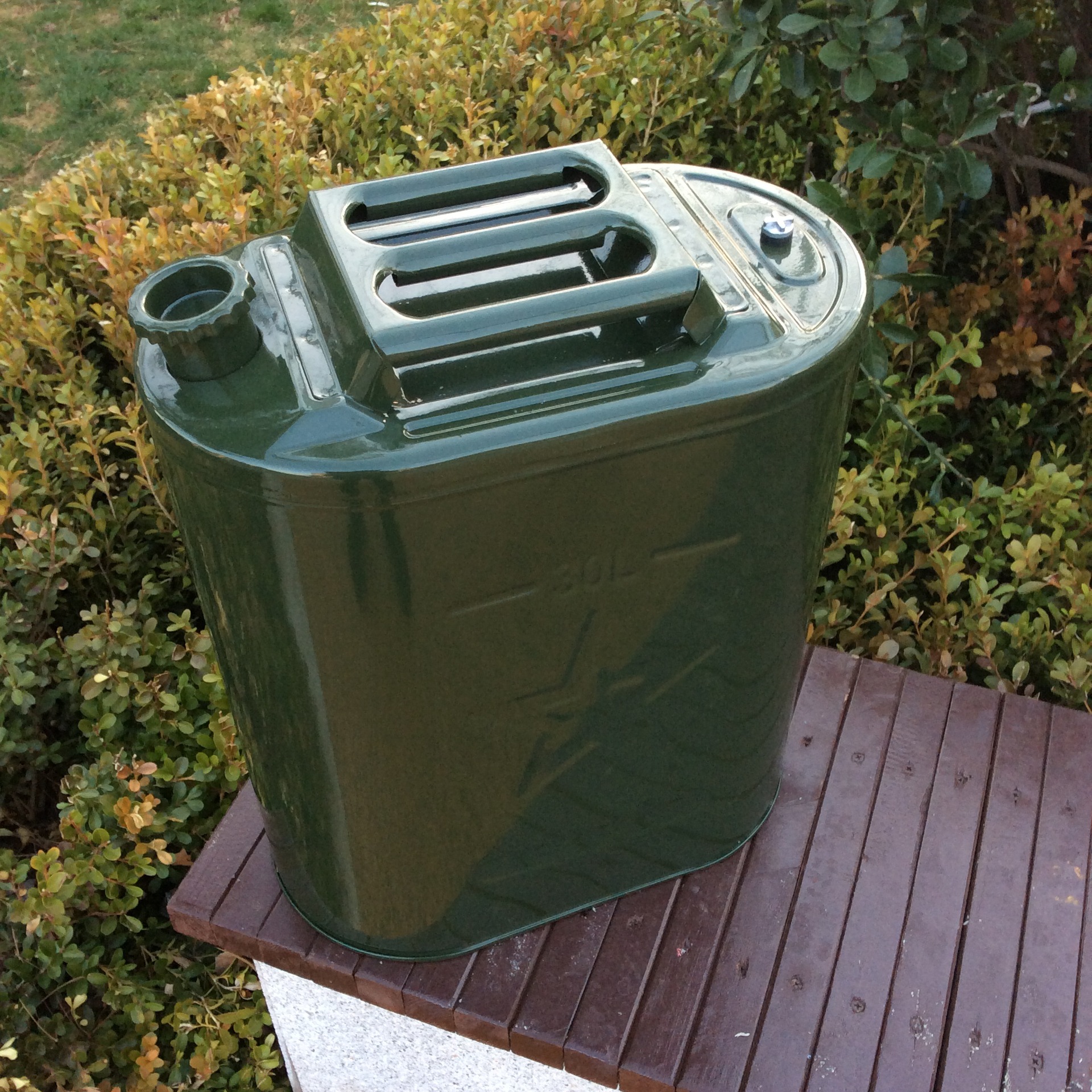 厂家批发加厚汽油桶40升30升20升10l铁油桶汽车摩托车备用汽油桶