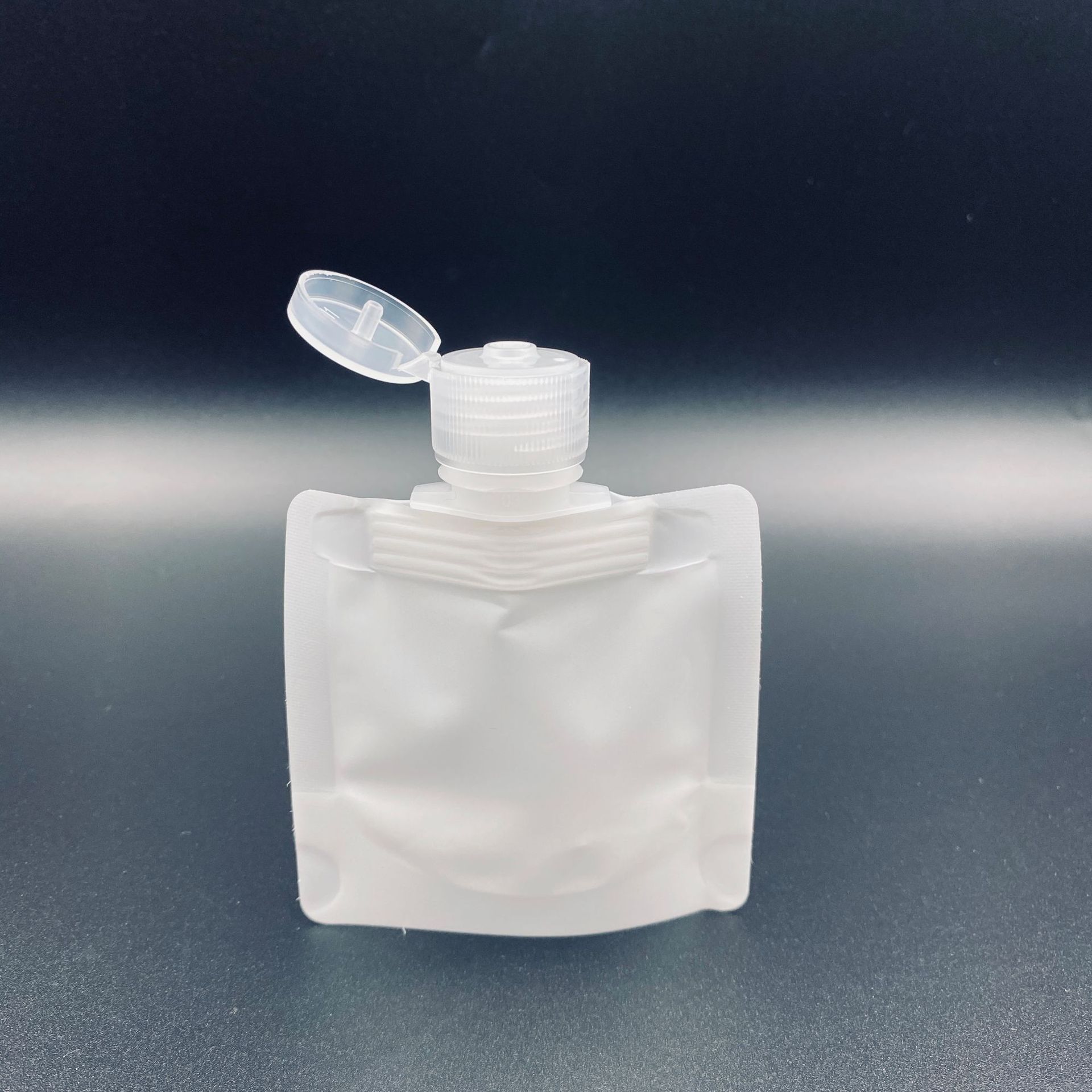 现货30毫升乳白吸嘴袋 旅行便携密封塑料乳液自立吸嘴包装袋