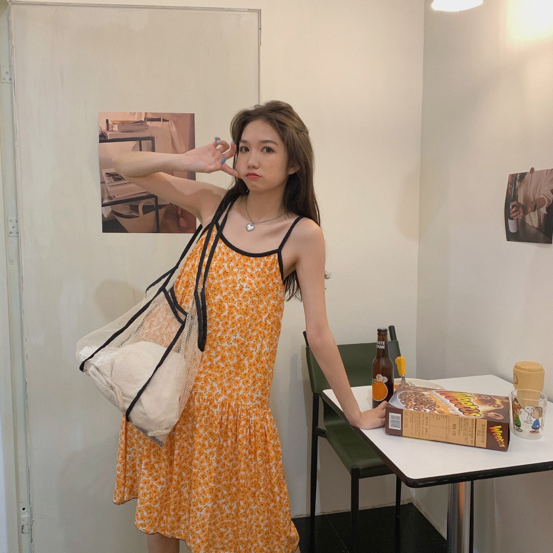 2020新款 凉爽绵绸雏菊吊带连衣裙 白色防晒披肩-阿里巴巴