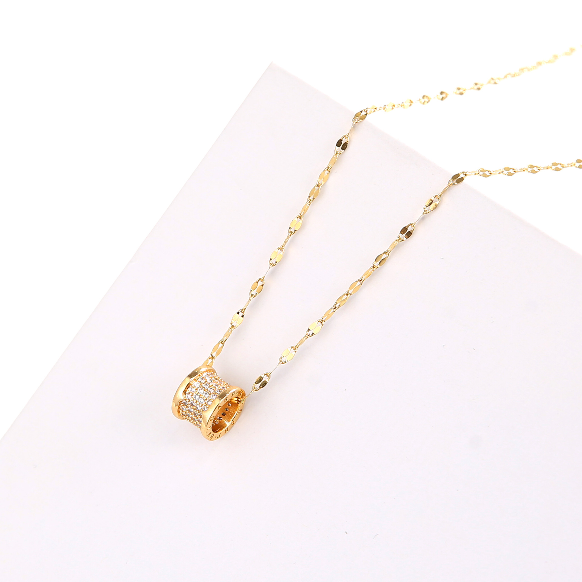 韩国新款钛钢时尚方形钻石项链女ins网红灵动锆石几何吊坠项饰品