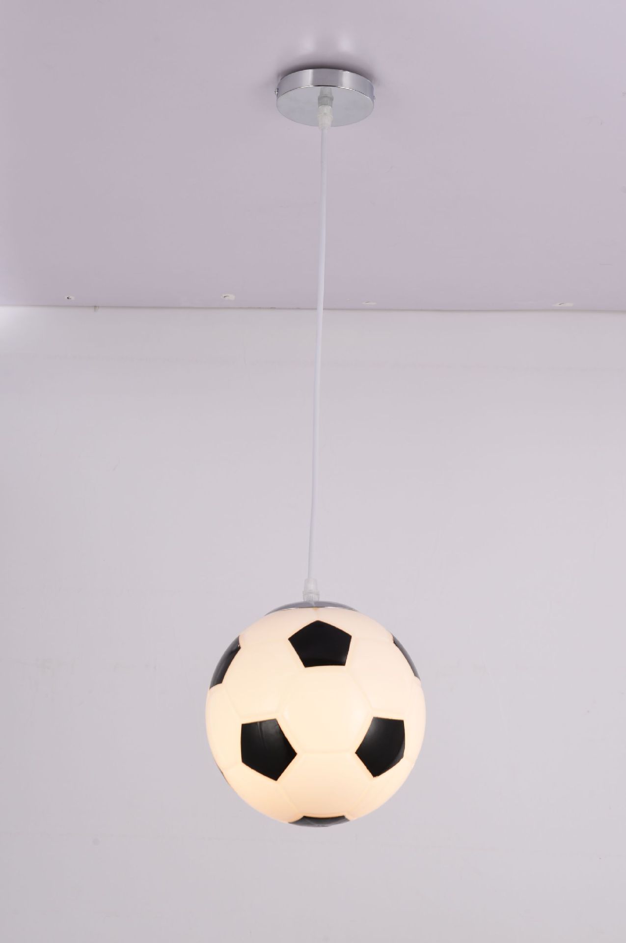 亚马逊现代简约足球吊灯新奇黑白足球卧室走廊装饰灯儿童艺术灯