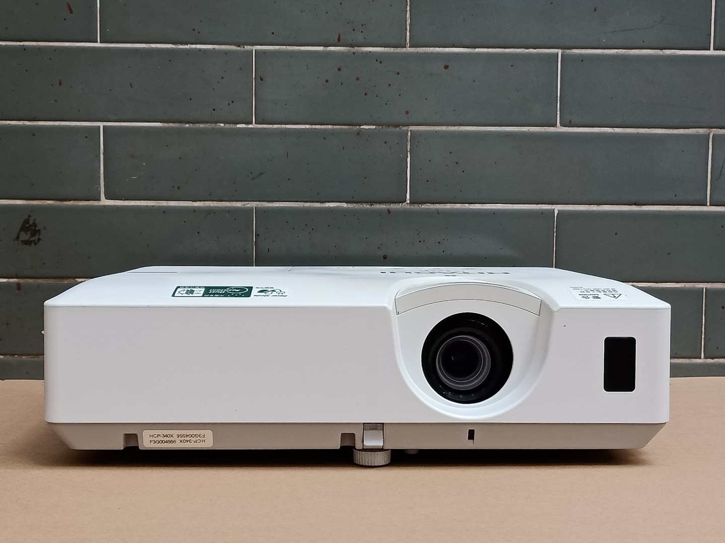 批发日立hcp-340x高清投影仪 办公家用3200流明高亮度高清晰投影