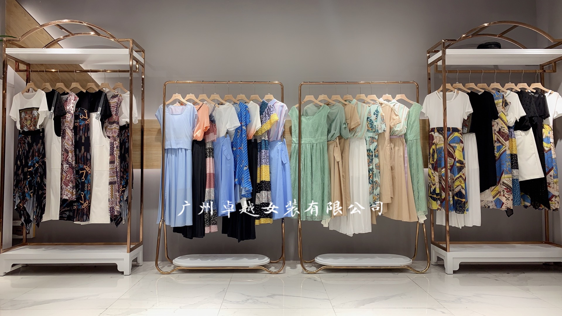 艺素国际20夏高端品牌女装商场专柜原单尾货撤柜品牌折扣女装走份