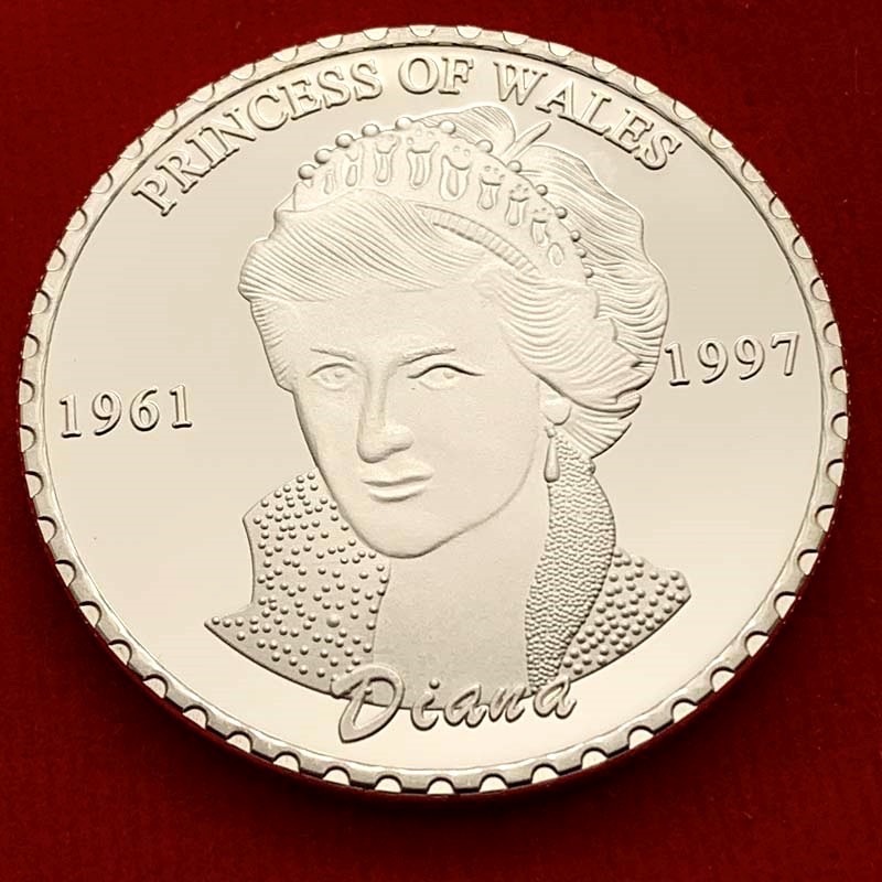 英国女王戴安娜王妃与女孩玫瑰爱情镀银彩绘纪念章 收藏卡通硬币