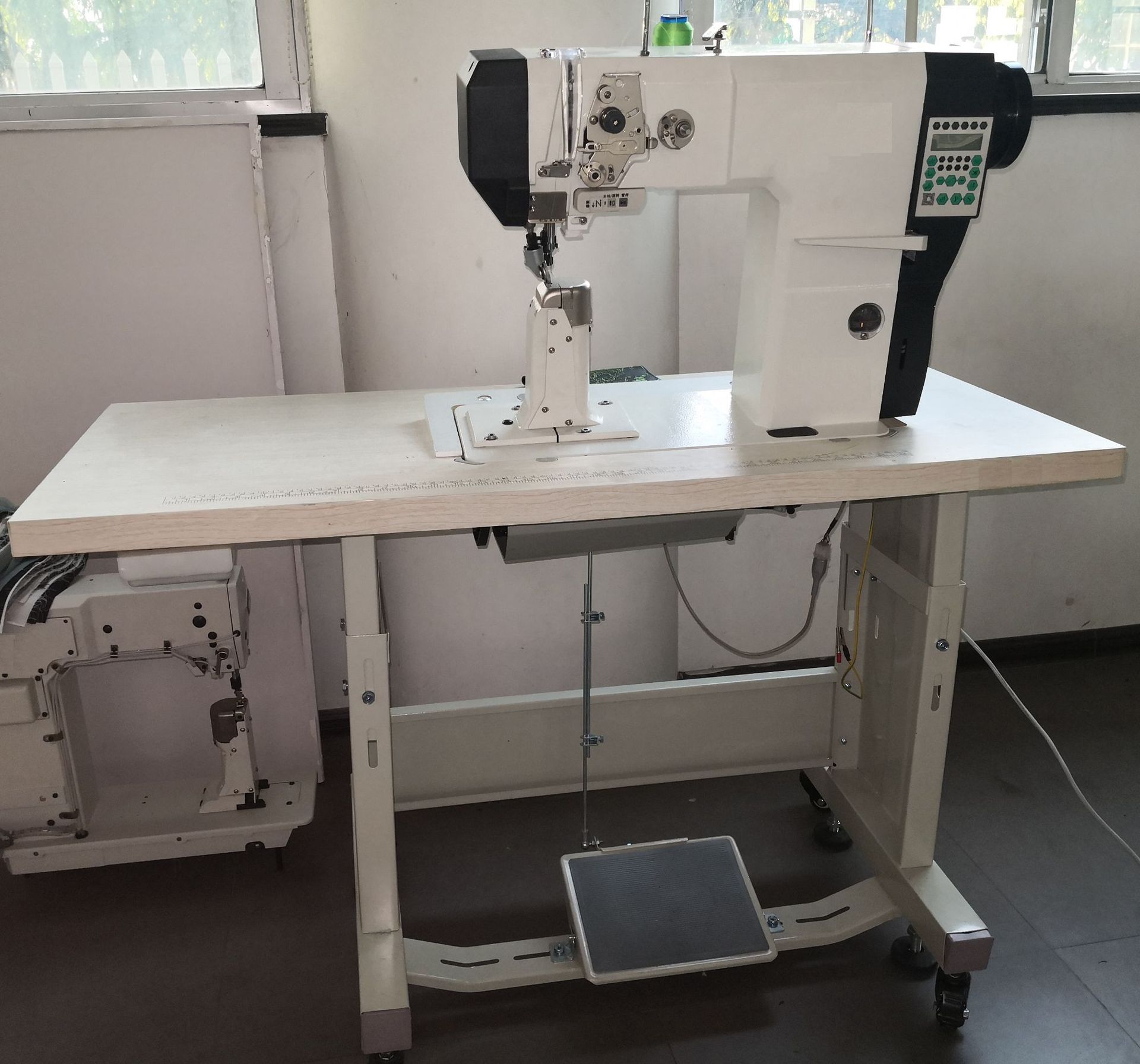 鞋机罗拉车高头车单双针同步高柱车箱包制鞋专用缝纫机直销