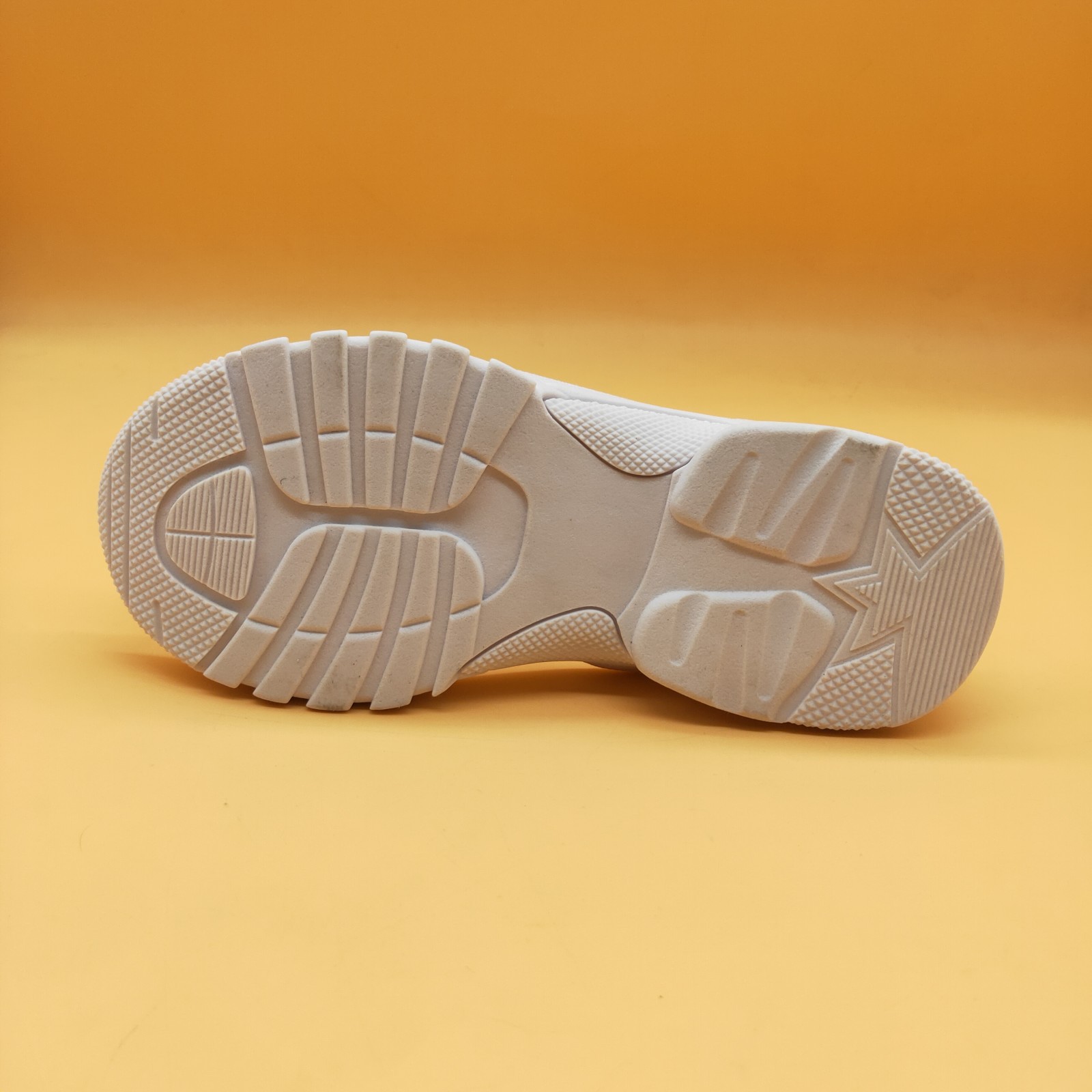 2020新款 tpr运动大底童优质鞋底 耐寒秋冬鞋底直供厂家