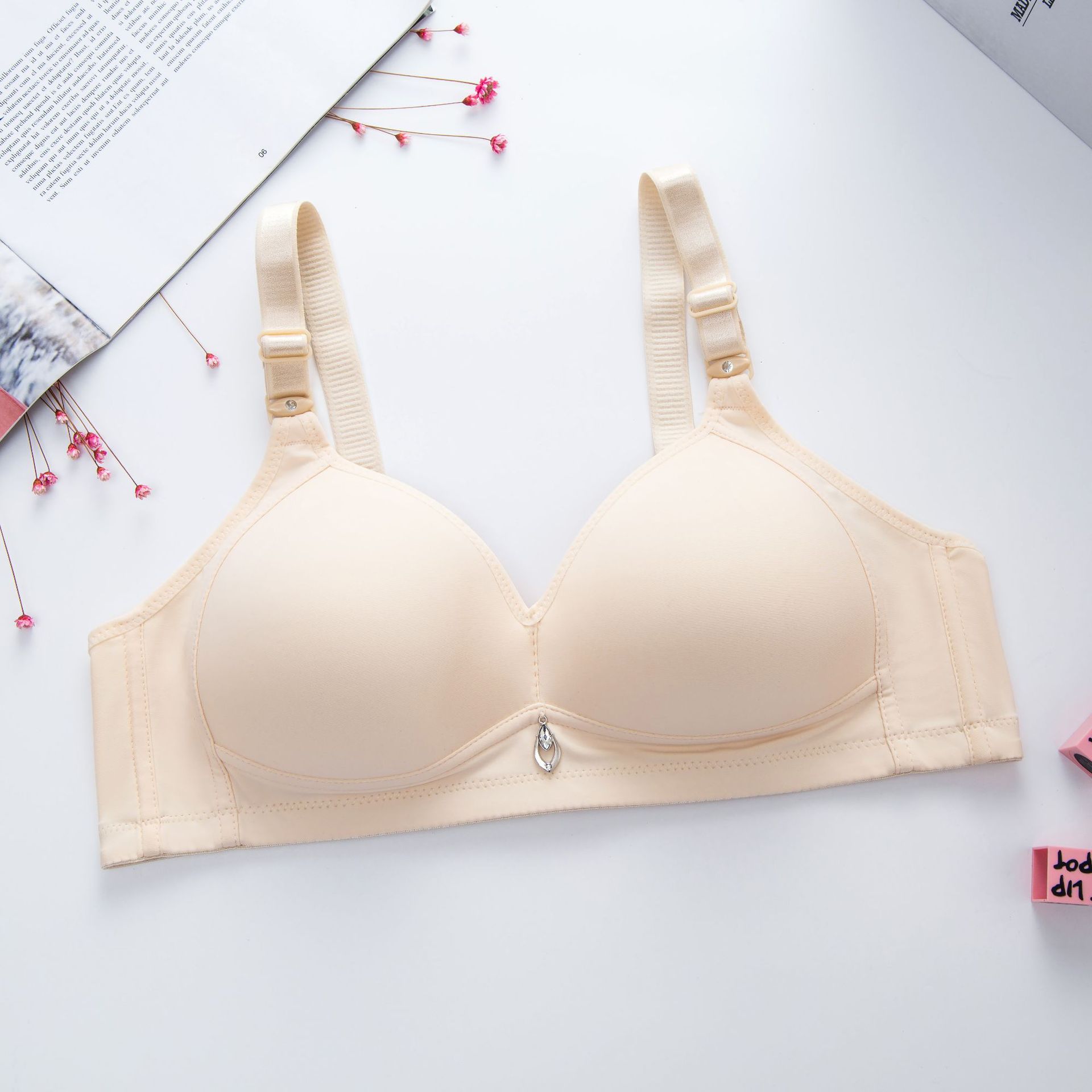 贝尔伊人2130#c杯薄款舒适奢华高档无钢圈内衣 后四排三扣文胸