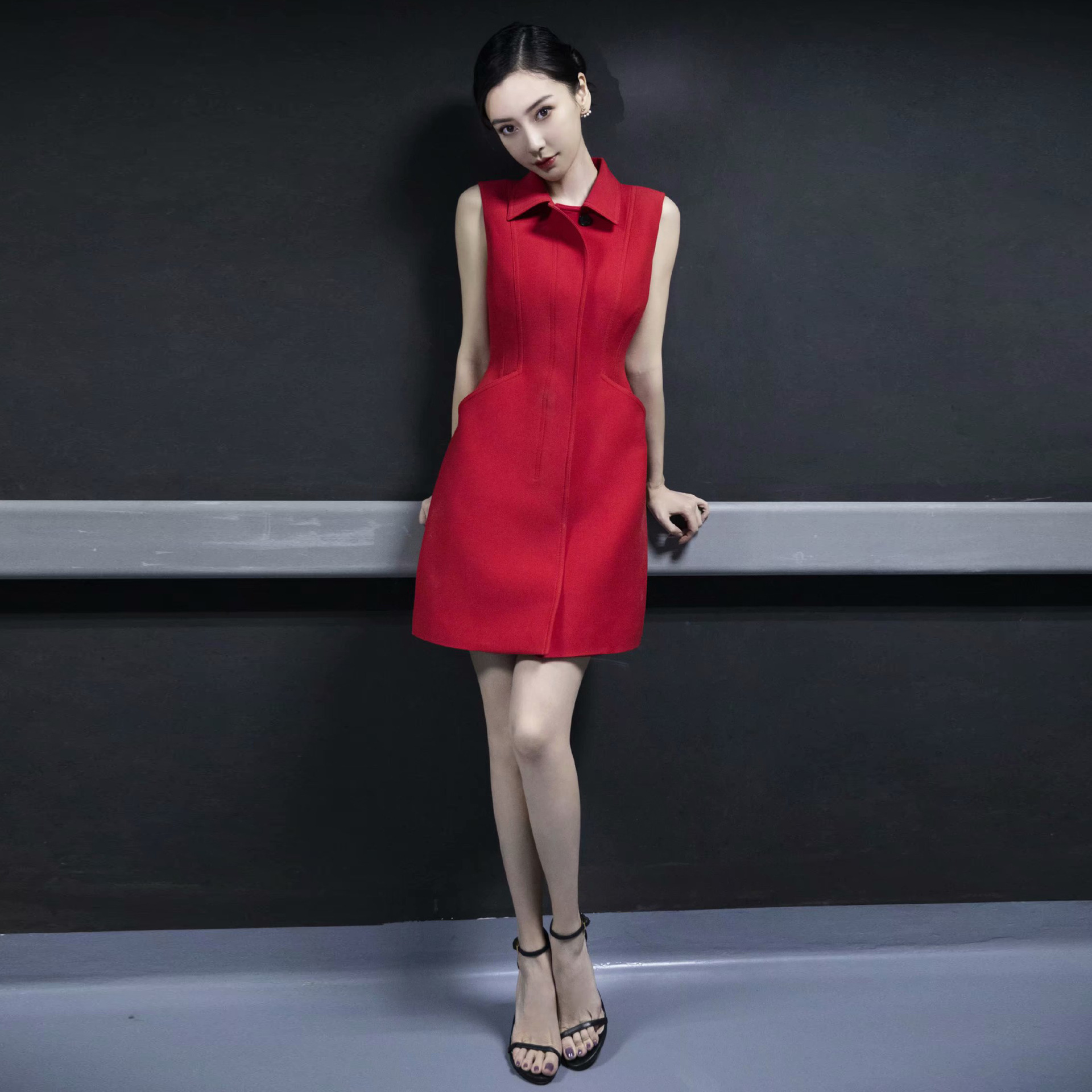 baby杨颖同款2020夏季新款女装翻领无袖双口袋马甲外套修身连衣裙