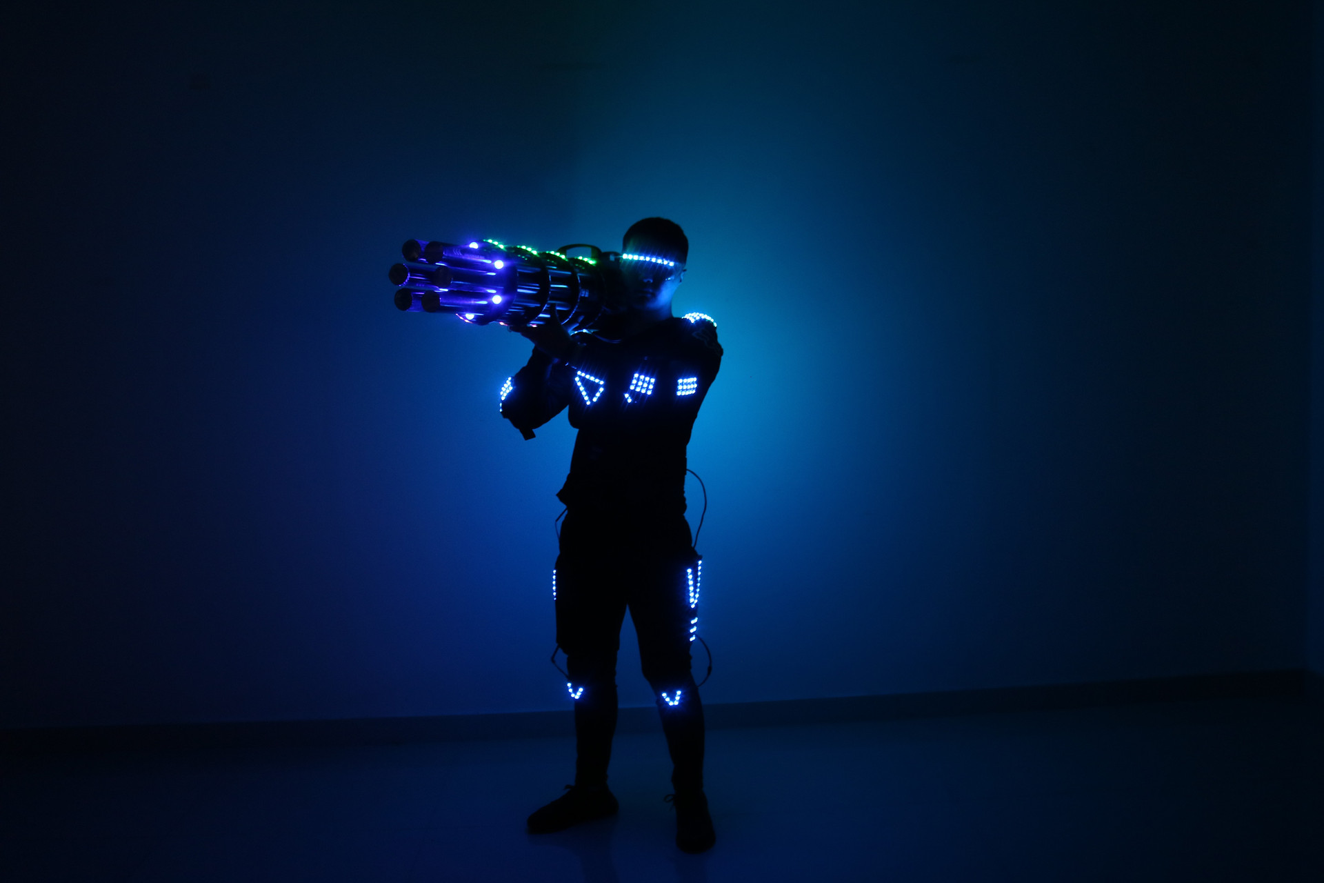 彩色led发光服装荧光眼镜道具酒吧夜店加特林礼花枪ktv气氛喷纸炮