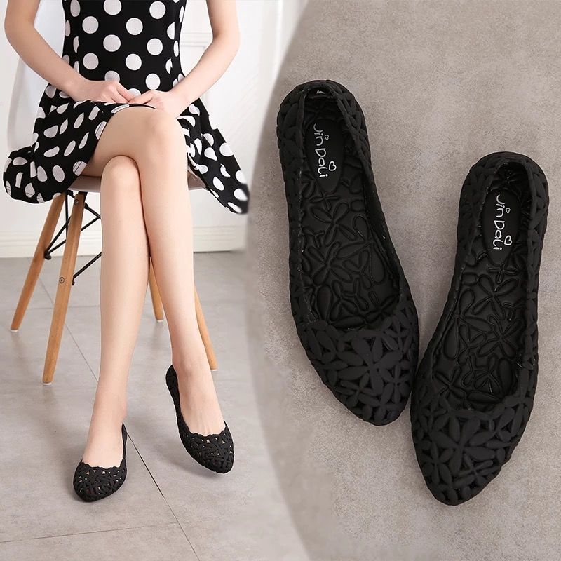 Summer New Hollow-out Plastic Sandals Women's Flat Leaking Hole Shoes Bird's Nest Jelly Fashion Closed Toe Beach Rain Boots