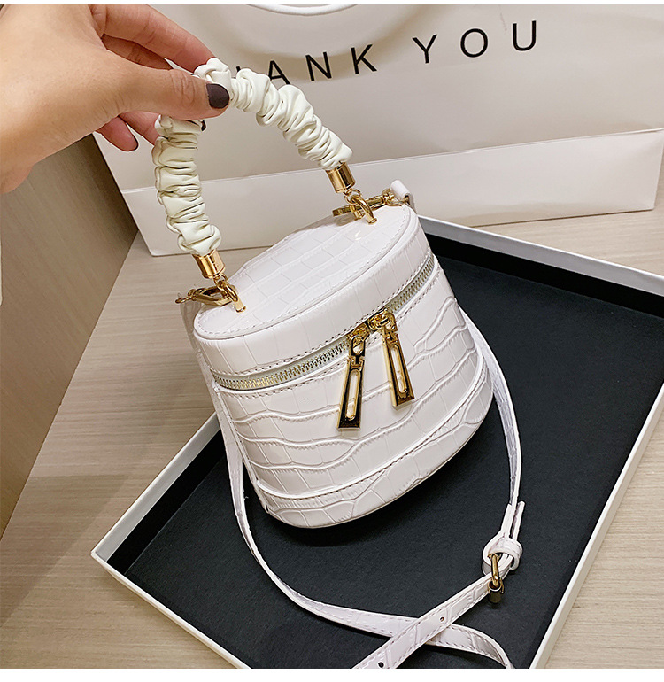 Online Influencer Pop Pleated Handbags Women's Bag 2023 New Crocodile Pattern Textured Box Bucket Shoulder Messenger Bag