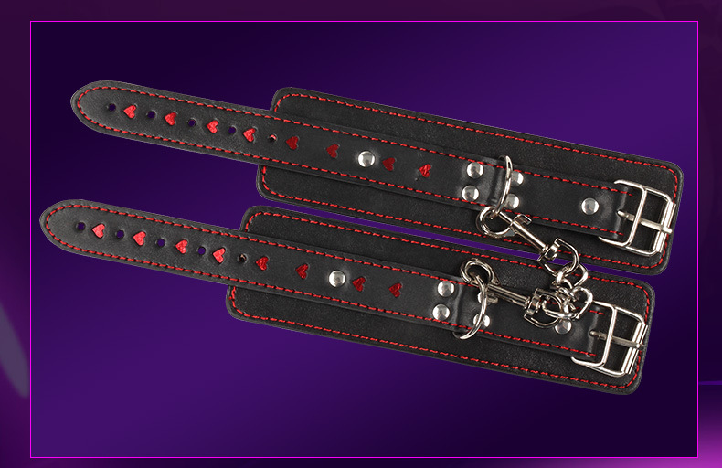 成人用品网店加盟代理黑色皮革情趣手铐爱心形另类性用品外贸批发