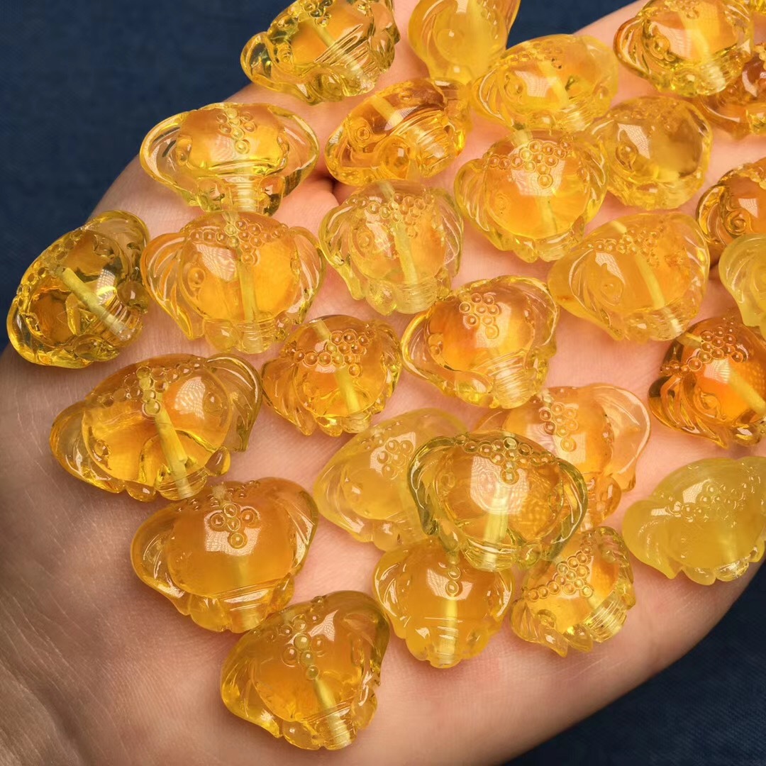 天然蜜蜡象神背云 全品三无 颜色漂亮 雕工细腻 厂家直销