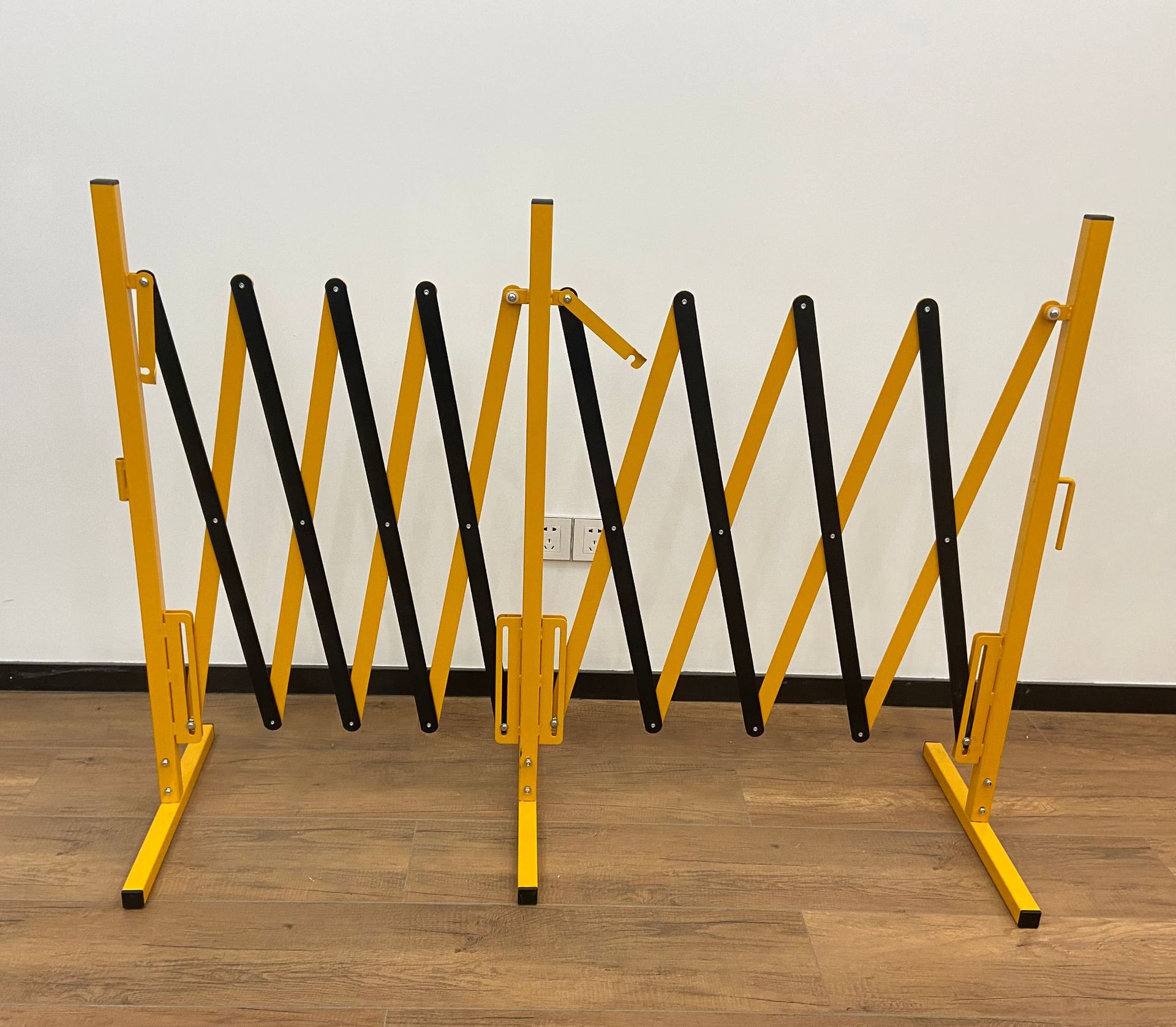 4米可移动伸缩金属围栏警示防护围栏伸缩护栏-阿里巴巴